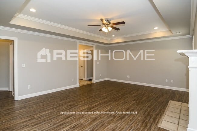 Building Photo - NEWLY RENOVATED HOME--1 MONTH FREE!!