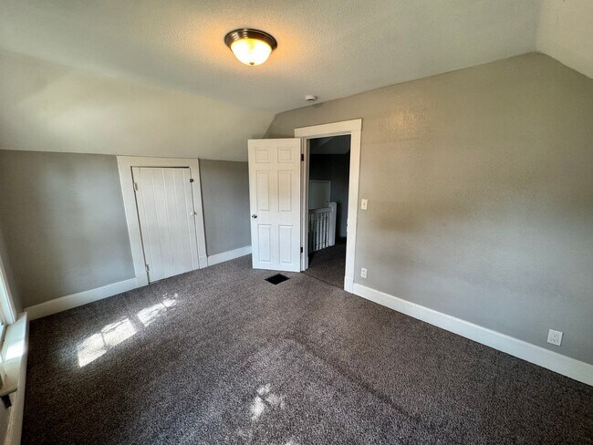 Building Photo - 307 S Lincoln Ave