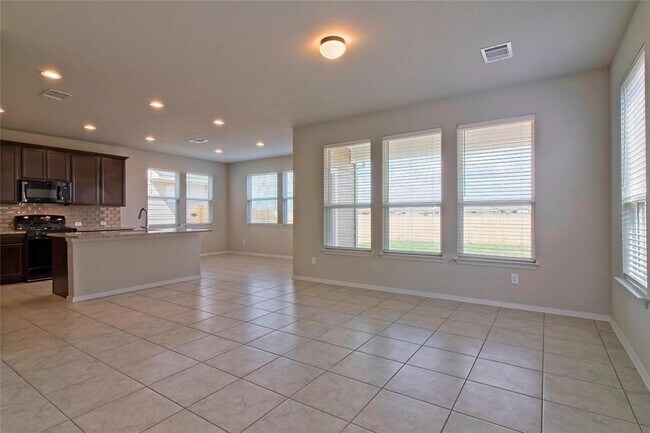 Building Photo - 6613 Wolf Pack Dr