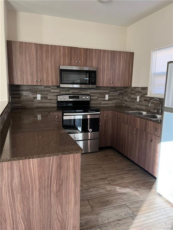 Building Photo - 11 Hawthorne Ave