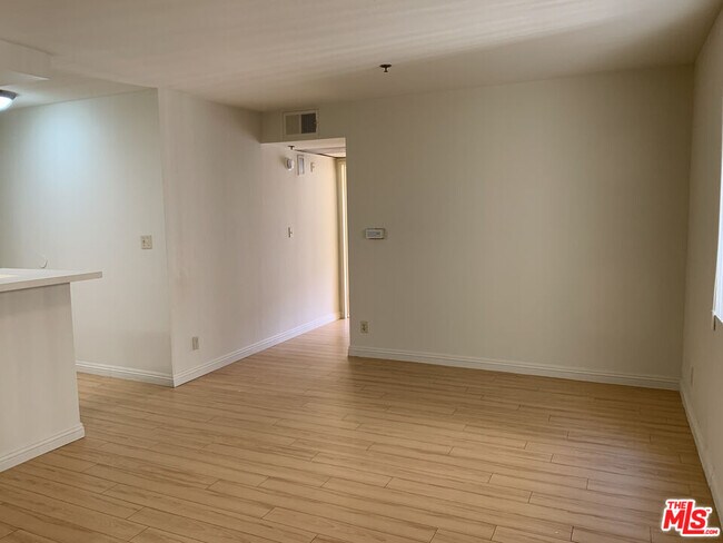 Building Photo - 420 S Harvard Blvd