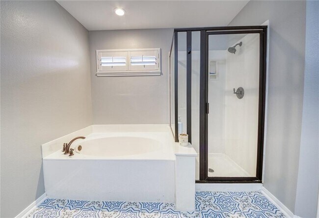 Building Photo - 3735 Harvey Penick Dr