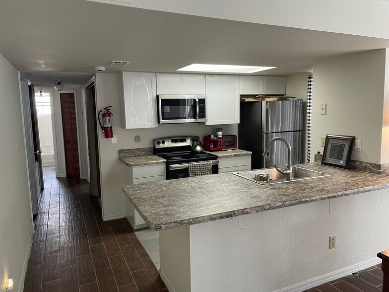 Building Photo - 2489 Sweetwater Club Cir