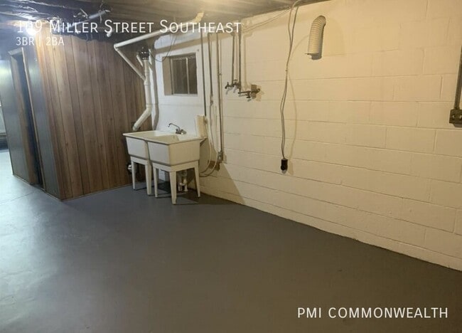 Building Photo - 109 Miller St SE