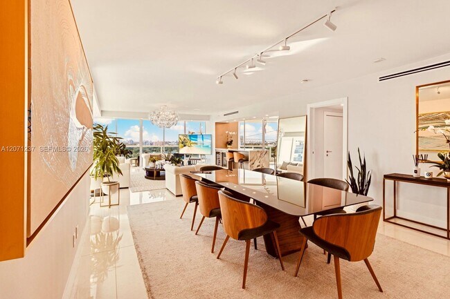 Building Photo - 2127 Brickell Ave