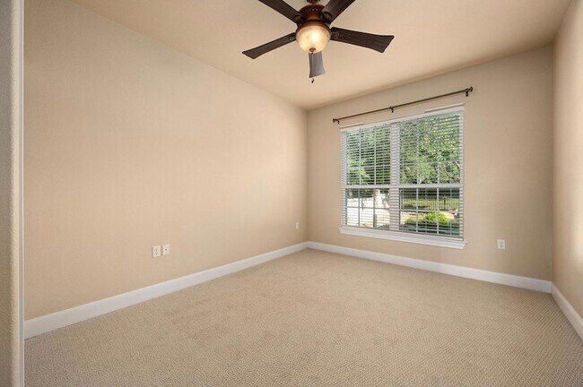 Building Photo - 216 Armstrong Dr
