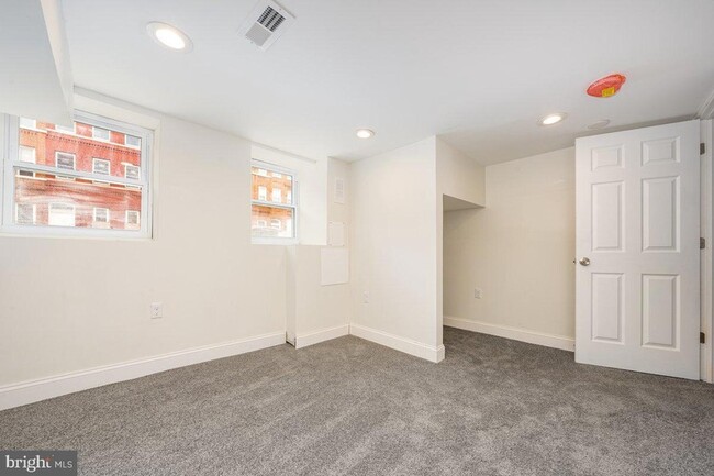 Building Photo - 71X Dolphin St