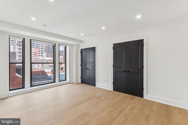 Building Photo - 135 S 19th St