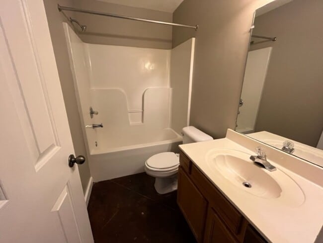 Building Photo - 404 Bruce Street