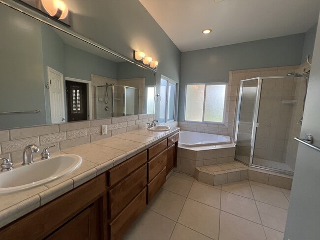 Building Photo - 12309 Thornwood Dr