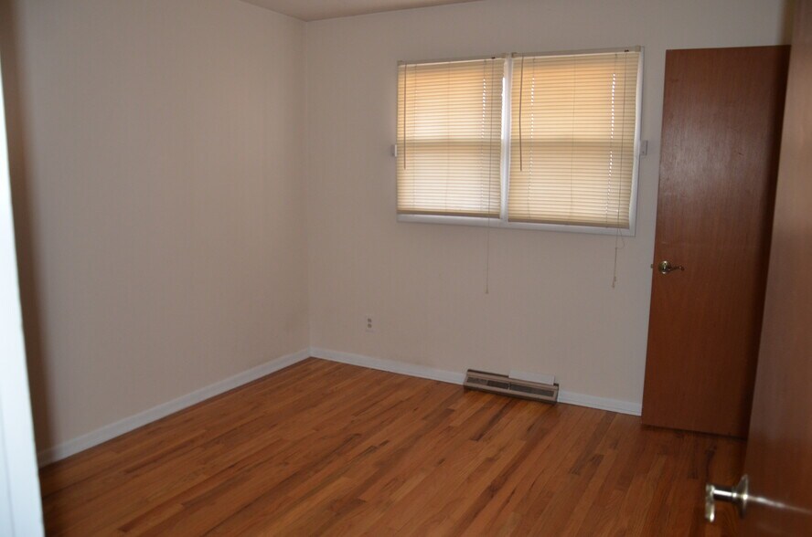 Building Photo - 1004 S Taft Hill Rd