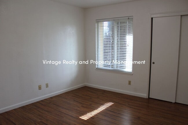 Building Photo - Available Soon! Recently Updated Very Nice...