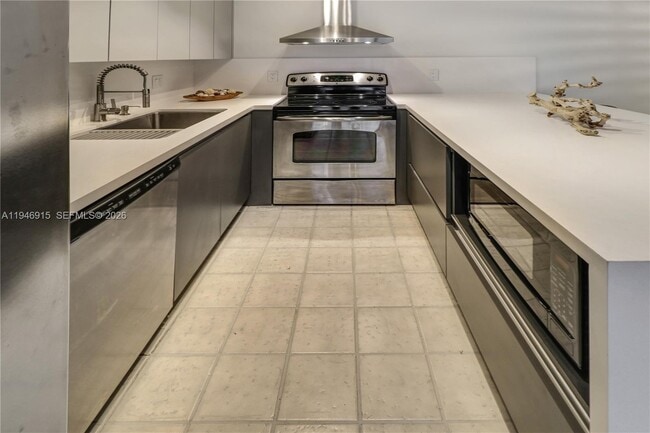 Building Photo - 9977 NW 6th Ct