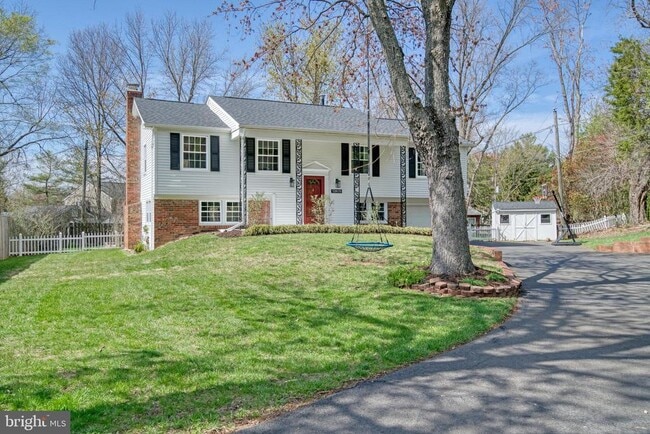 Building Photo - 12805 Point Pleasant Dr