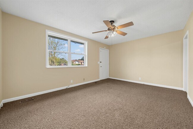 Building Photo - 3 Bedroom Home For Rent Near Needmore Road!