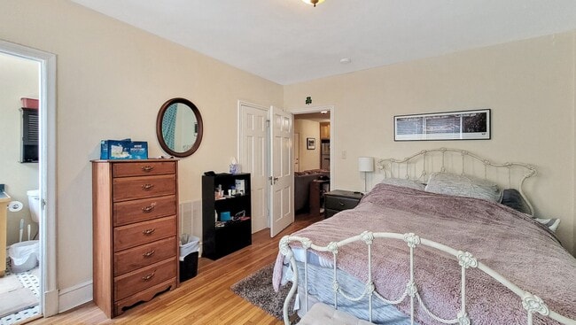 Building Photo - MODERN 1 BED 1 BATH CONDO IN THE FAN!!!!