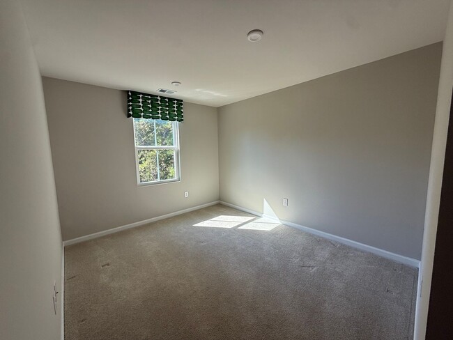 Building Photo - 4 Bedrooms, 2.5 Bathrooms - Home in Armuchee!