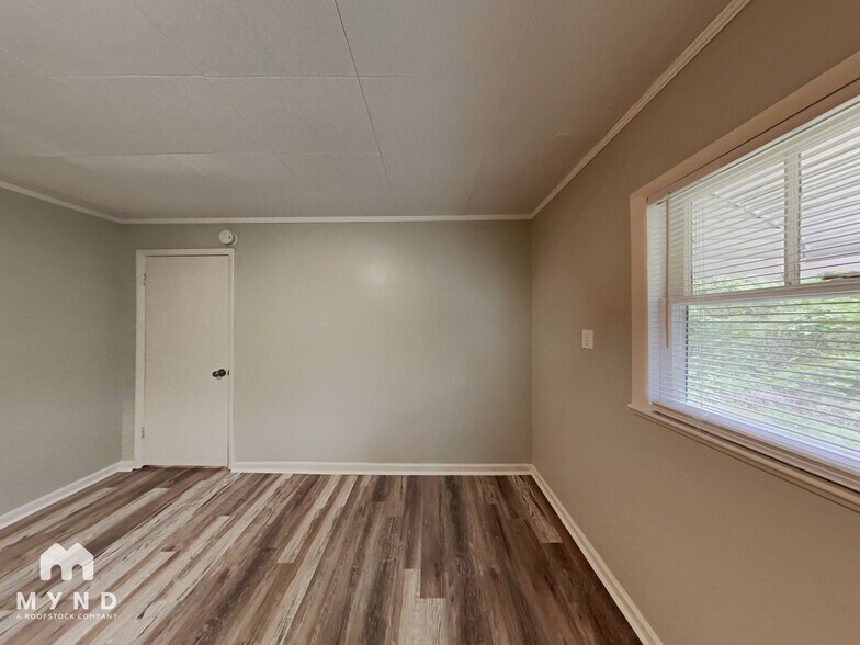 Building Photo - 1445 Echols Dr