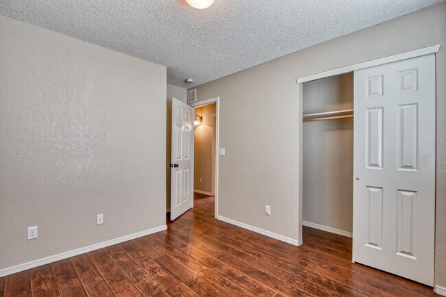 Building Photo - 1819 Shreya St