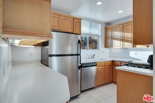 Building Photo - 432 N Palm Dr