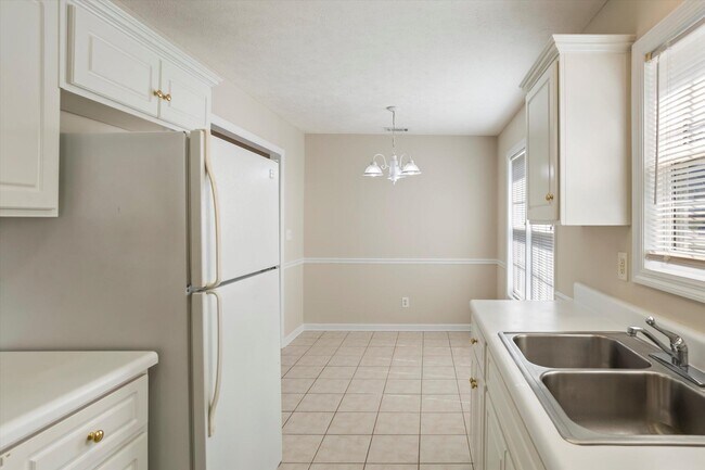 Building Photo - 313 Southbank Dr