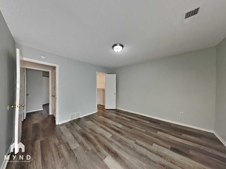 Building Photo - 3355 Carroll Dr