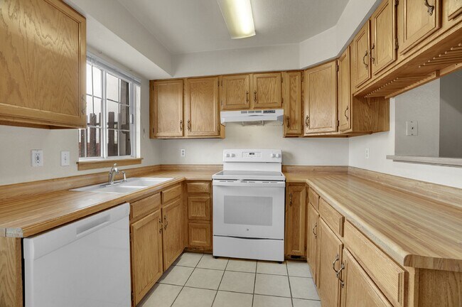 Building Photo - $2,150, stunning 2-bedroom, 2-bathroom tow...