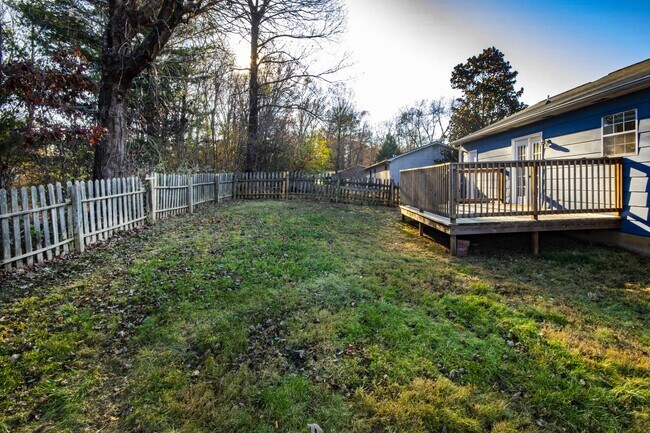 Building Photo - 6600 Woodcock Cir