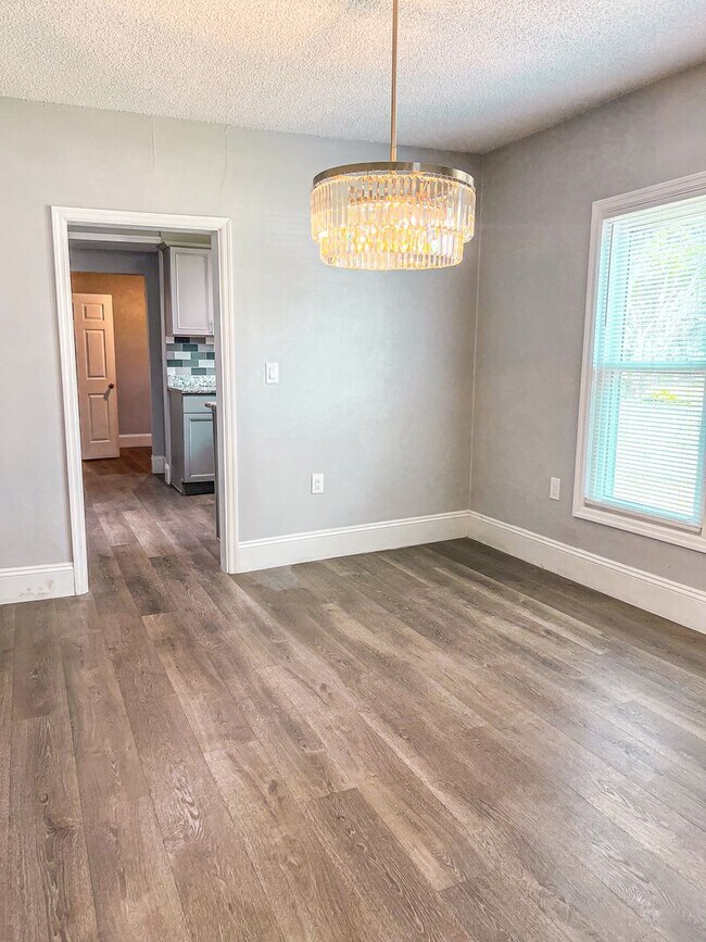Building Photo - Charming Home in the Heart of Downtown Kis...