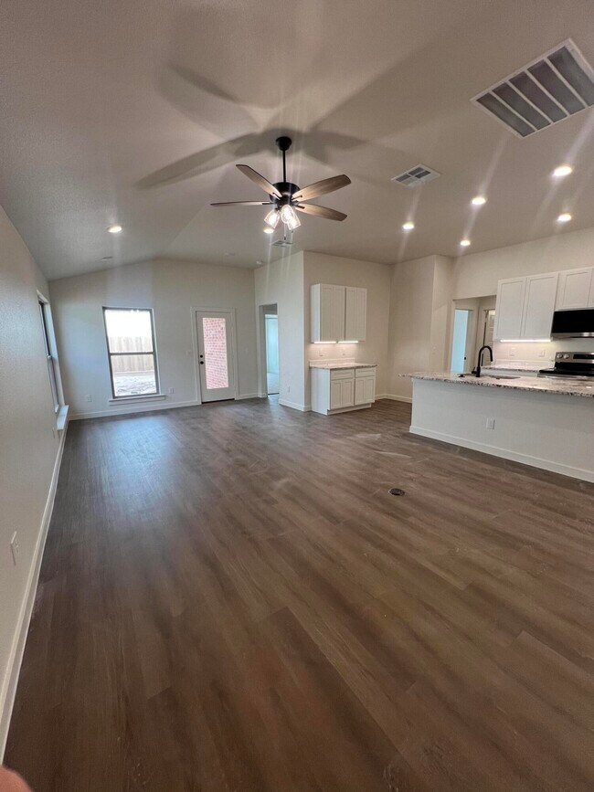 Building Photo - 3105 140th St