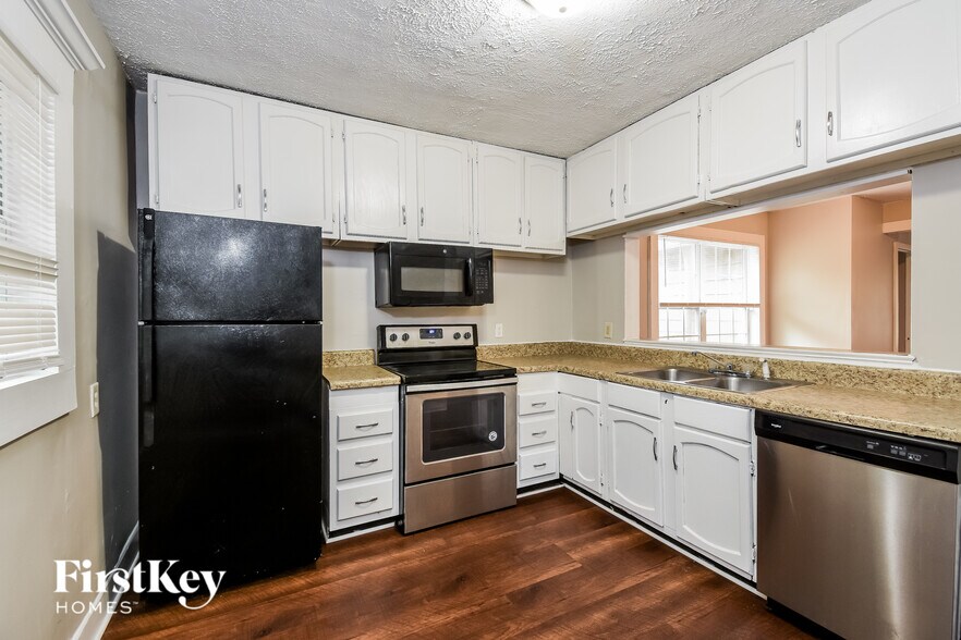 Building Photo - 1583 Pineview Terrace SW