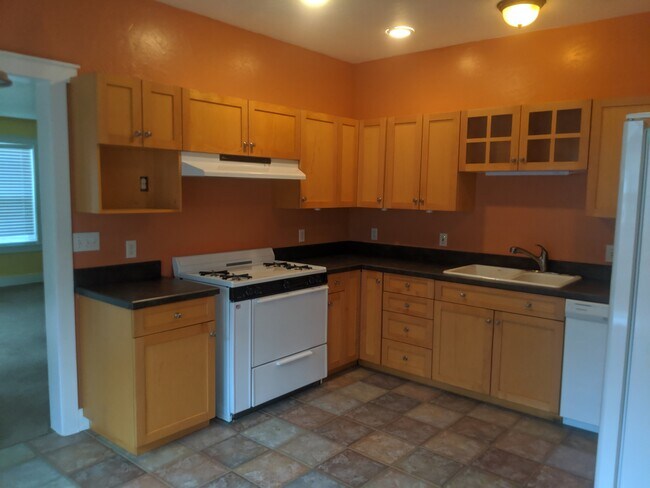 Building Photo - 64 Battle Hollow Ave