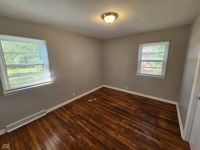 Building Photo - 2107 W Coil St