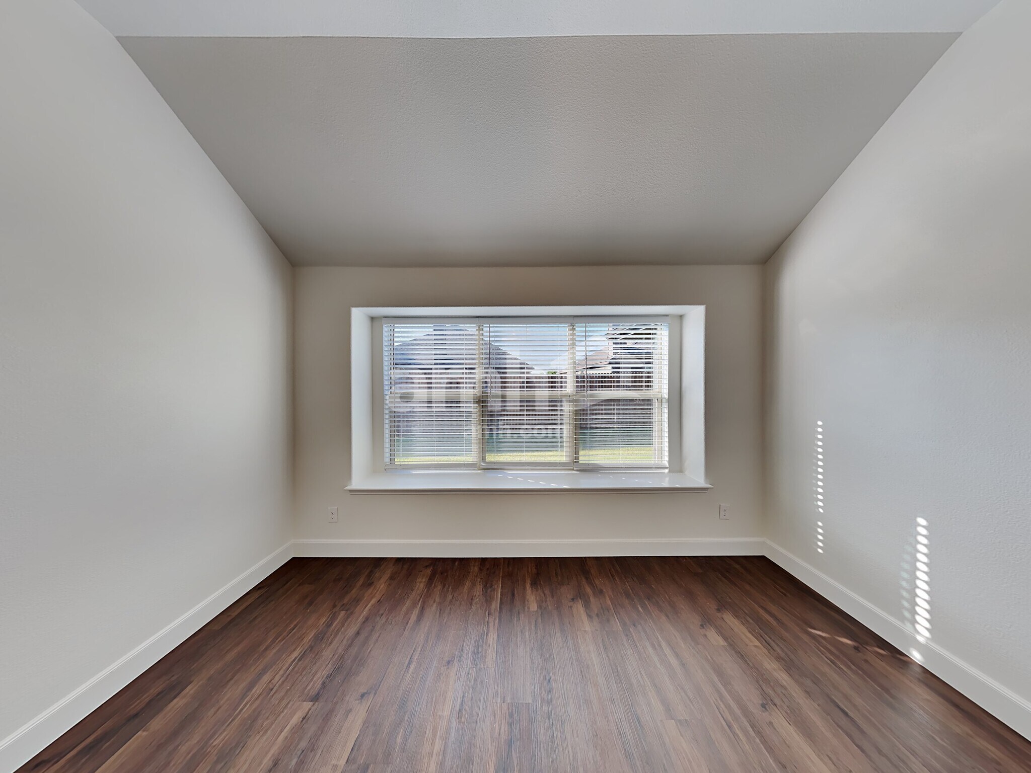 Building Photo - 215 Buckskin Dr