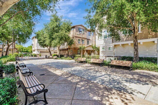 Building Photo - 6704 S Mariposa Ln