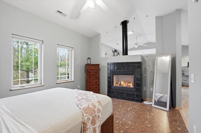 Building Photo - 1140 E Dayton St