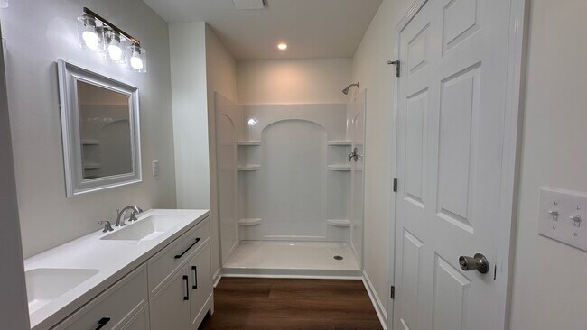 Building Photo - 142 Sass Dr
