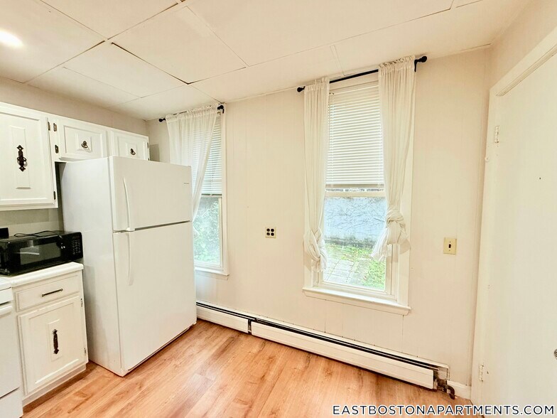 Building Photo - 31 Falcon St