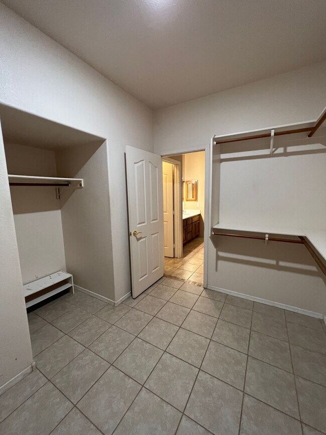 Building Photo - 3 BEDROOM HOME IN FALLS RANCH!