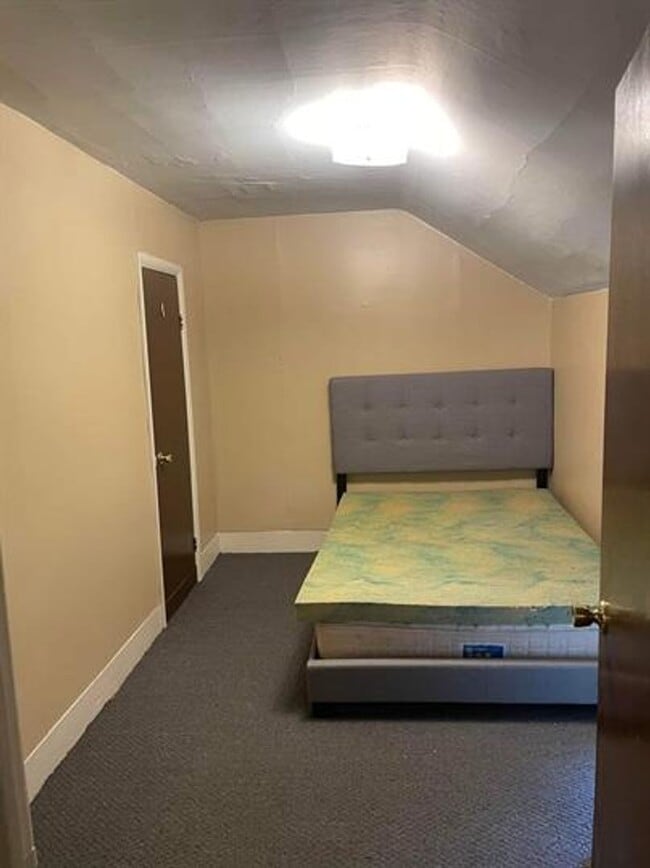 Building Photo - 340 4th Ave