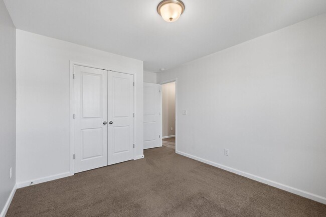 Building Photo - 230 Rosewood Ln