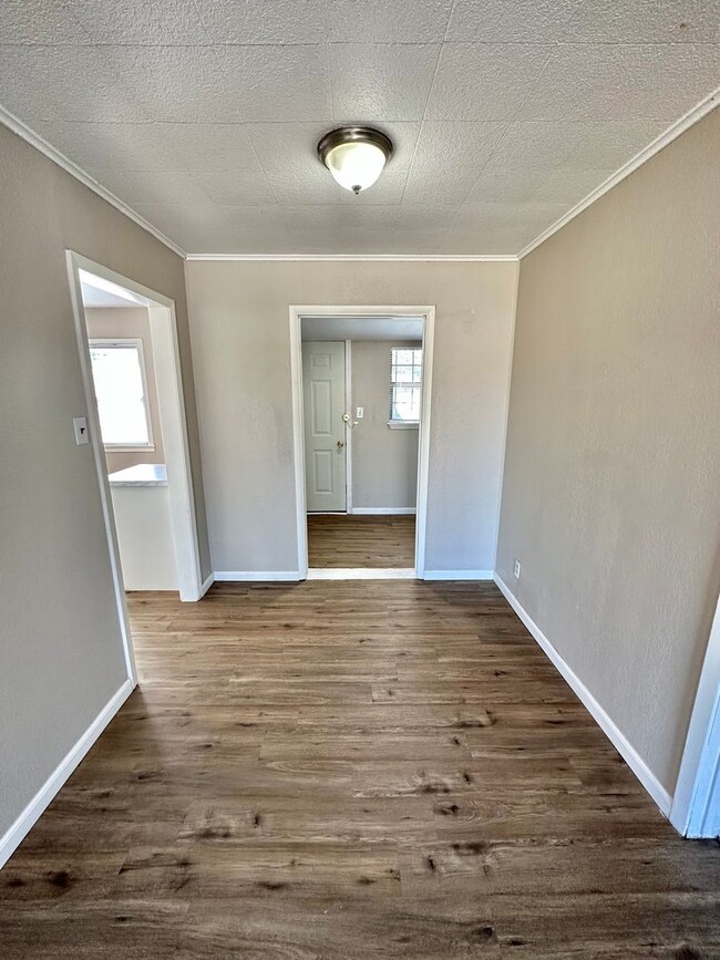 Building Photo - 3 Bedroom Home Near Bradford Elementary!!