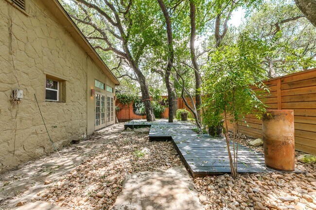 Building Photo - BEAUTIFUL 4-BEDROOM HOME IN ALAMO HEIGHTS