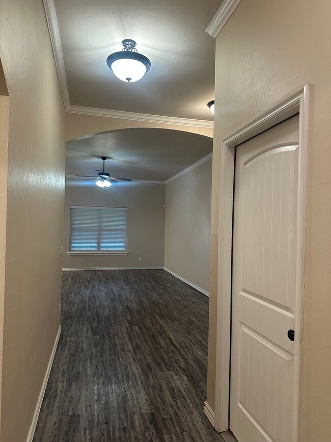 Building Photo - Beautiful 3 Bedroom Home With An In-Ground Storm Shelter!!!