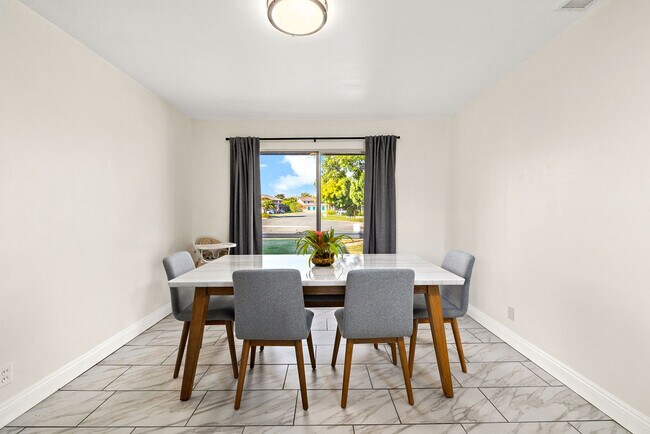 Building Photo - 632 Kenoak Dr