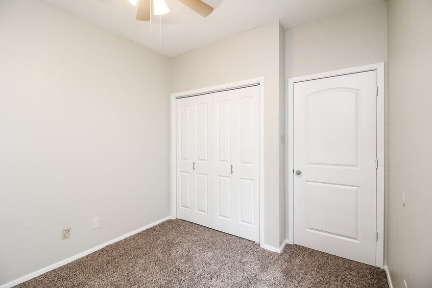 Building Photo - 1385 Chinaberry Dr