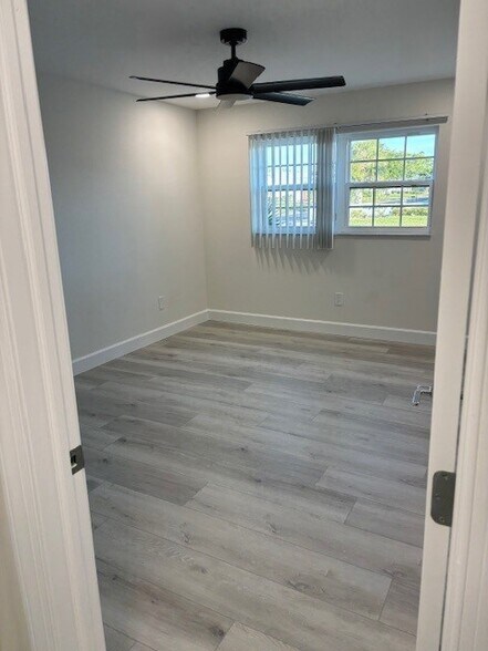 Master Bedroom - 1502 Edgewater Cir