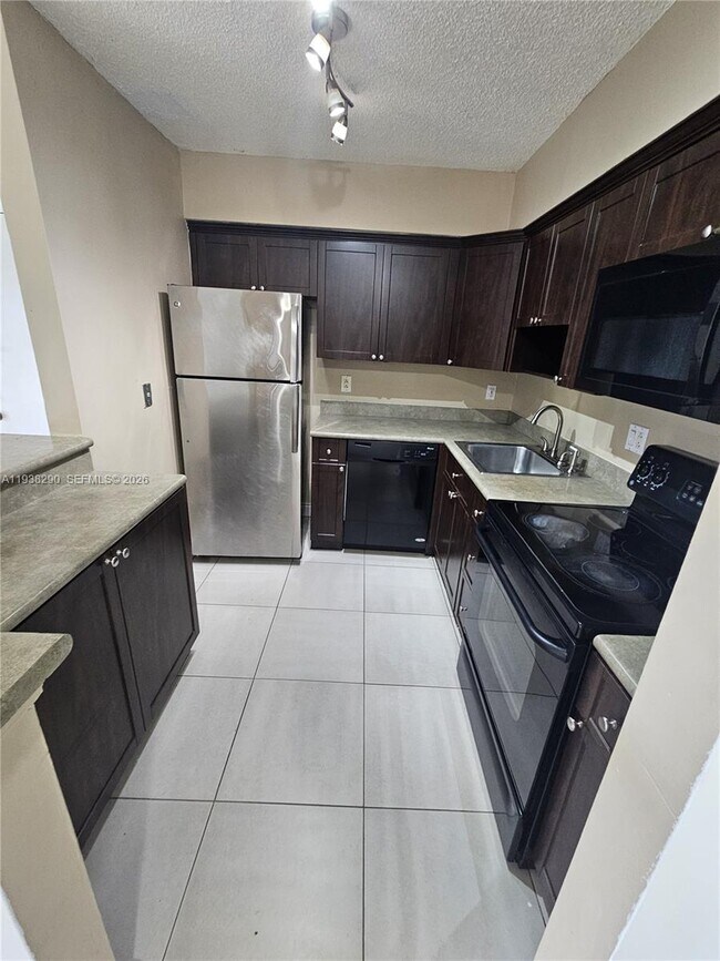 Building Photo - 19760 SW 103rd Ct