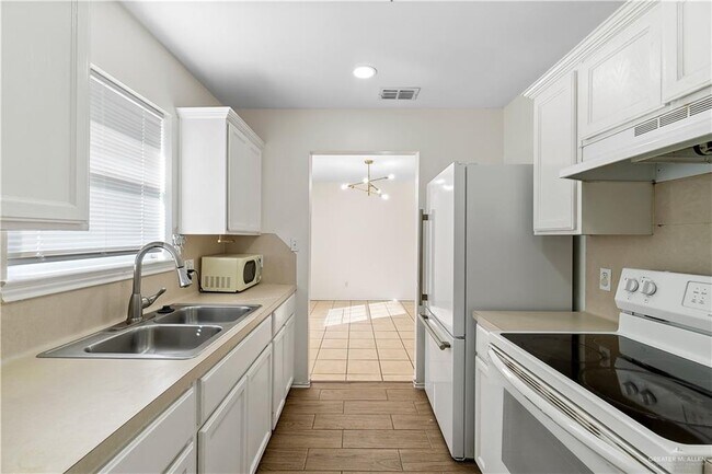 Building Photo - 22 S Casa Linda St