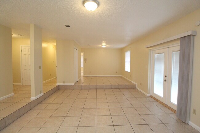Building Photo - Bay Meadows 3BR Home Near NAS Pensacola with Granite Kitchen & Fenced Backyard
